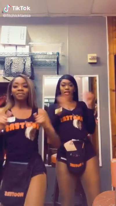 Hooters hootenanny