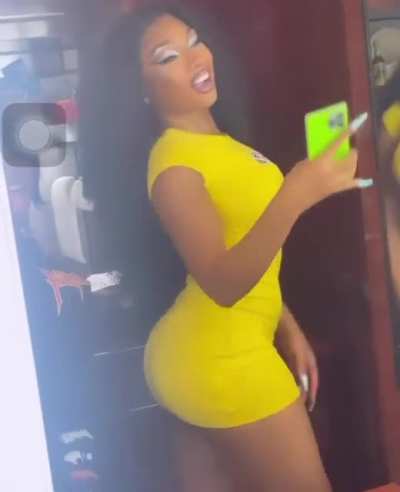 she is so big 🍑
