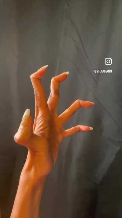 My beautiful long fingers 😏