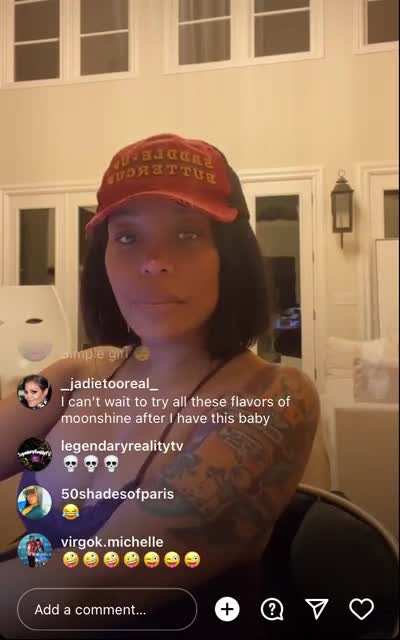I love j*cking off to her and telling her in the comments she likes it