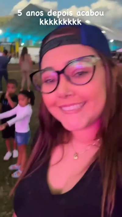 Isso vagabunda mostra mais esses peitos balan&ccedil;ando,vou gozar muito....