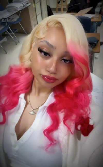 Pretty with pretty lips 😮‍💨