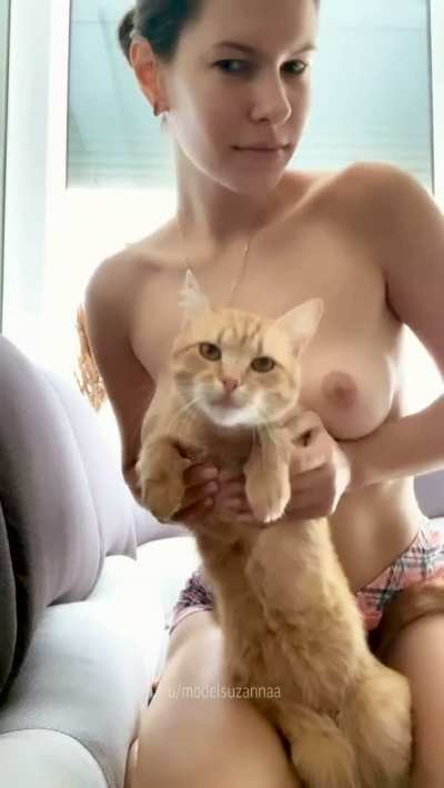 They say that on Reddit they love two things the most: they are boobs and cats : ) Well, let's check it out! 😻😜