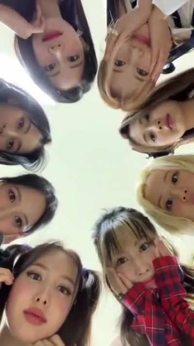 211206 YouTube Update - TWICE Playing "Don't look at each other" Game 👀
