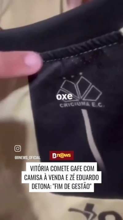 Uni&atilde;o Vit&oacute;ria &eacute; Crici&uacute;ma? Camisa do Crici&uacute;ma &eacute; encontrada com escudo do rubro-negro em loja do Vit&oacute;ria. 
