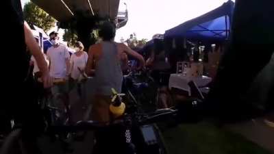 Feria navide&ntilde;a en plena ciclov&iacute;a. Metro las parcelas (Maip&uacute;)
