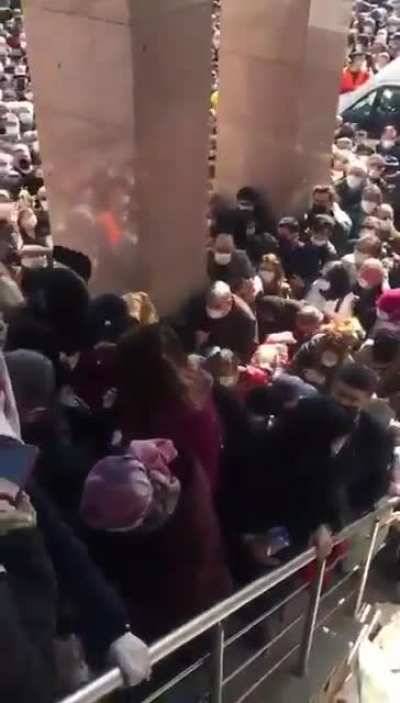 AKP kongre girişi. Sabır sabır sabır