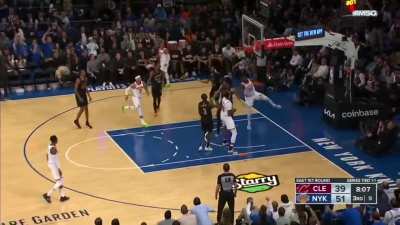 [Highlight] Julius Randle posters Jarrett Allen
