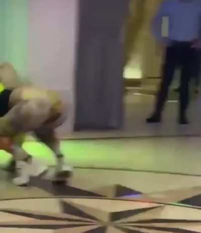 Shakin her ass at a wedding😈love how slutty she is🍑