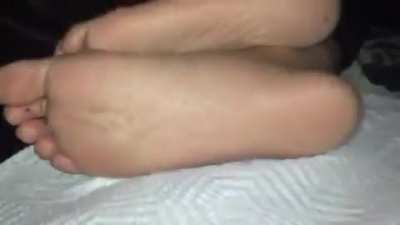 Y&rsquo;all seem to love my friends feet as much as me! Here&rsquo;s another cum on her soles