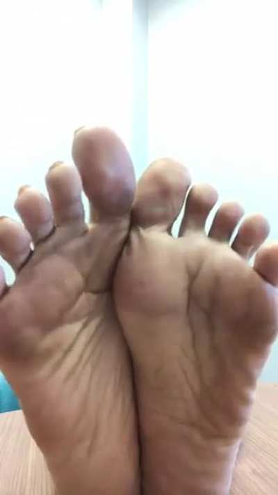 Meaty soles ✅ Wrinkles ✅🤤🤤🤤