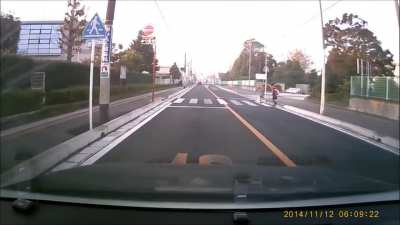 Japanese elementary school students will bow when crossing the crosswalk