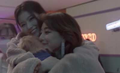 Sana &amp;amp; Jihyo with Boo