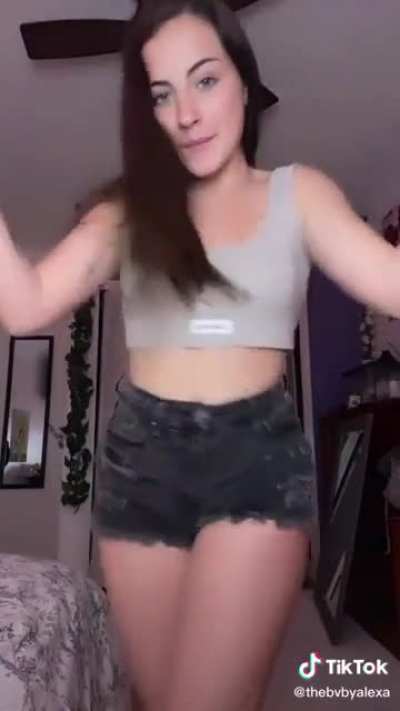 18yr old little baddie