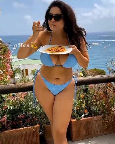 Milfy Kajol to get you hard at night!