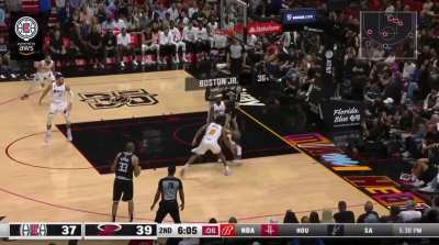 [Highlight] Clippers make the best of a sloppy situation.