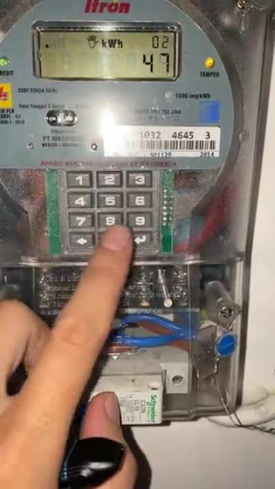 Tolong aku! Saya udah matikan semua listrik, saklar dll. Tapi meteran listrik saya masih jalan, (250w dengan kode 47) I&rsquo;m a foreigner thanks 🙏