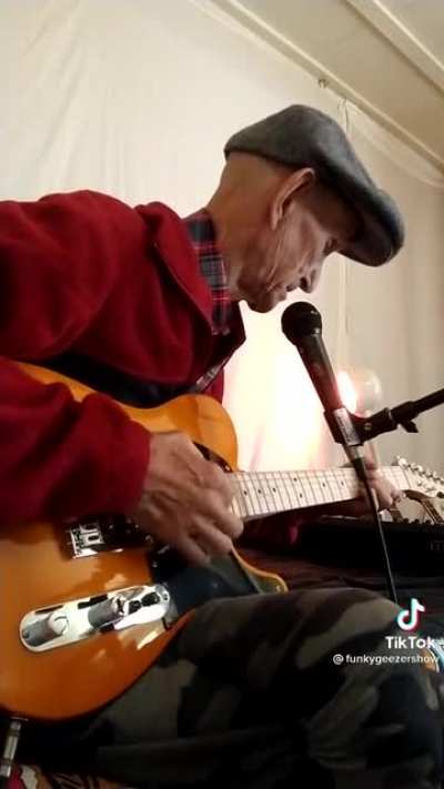 Old man with amazing voice!!