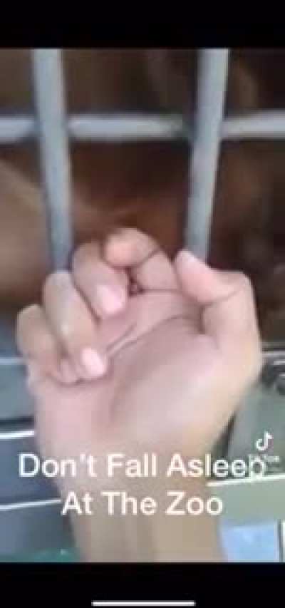 Воспользовался чужой рукой