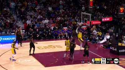 [Highlight] LeBron gets the loose ball and attacks the basket for the dunk