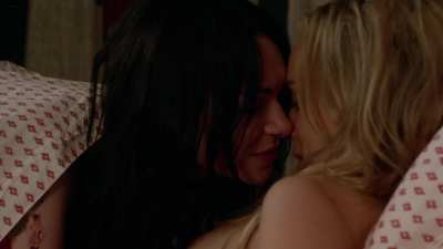 Taylor Schilling & Laura Prepon - Orange is the New Black S02E10 (2014)