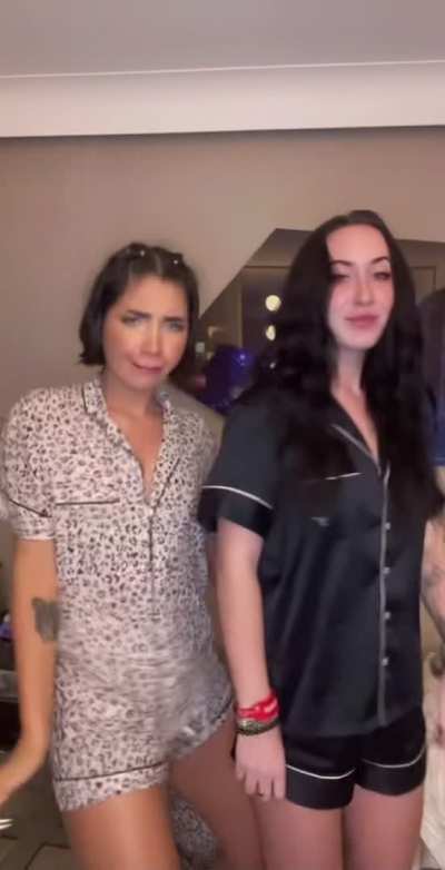 Two hotties!