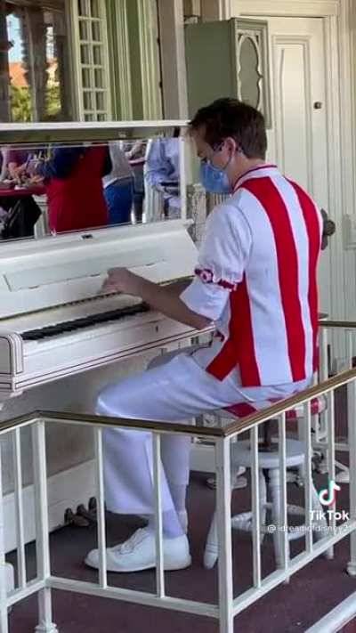 Talented Disney piano player