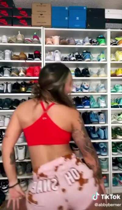 Abby the PAWG in SlowMo 🍑