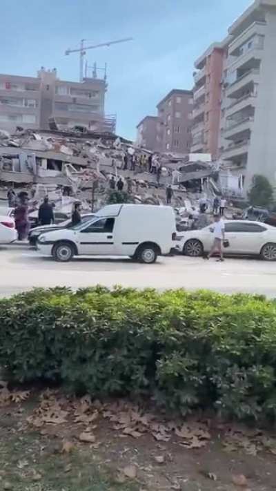 İzmir'den bir video daha. Durum ne yazık ki iyi g&ouml;z&uuml;km&uuml;yor...
