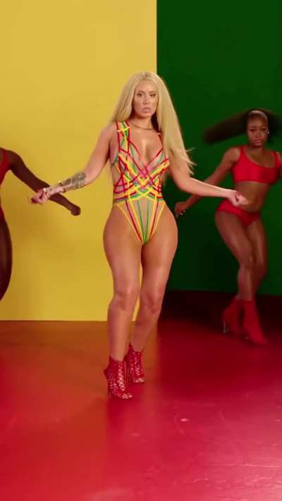 Iggy's jiggle is insane