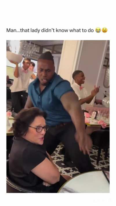 WTF was she supposed to do... Borrowed from IG