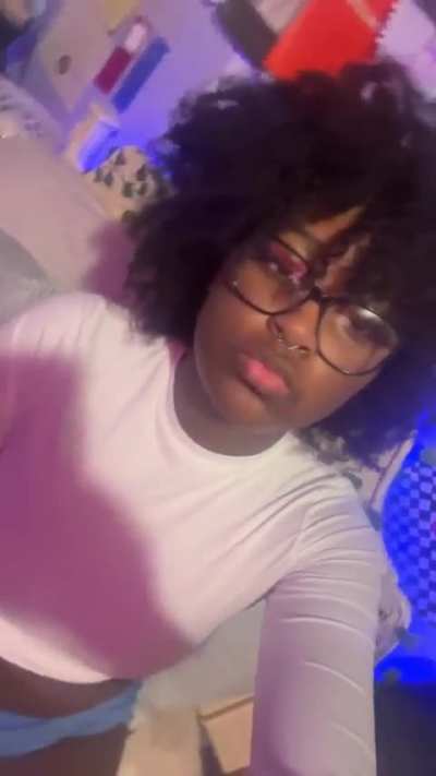 ➿👩🏾&zwj;🦱