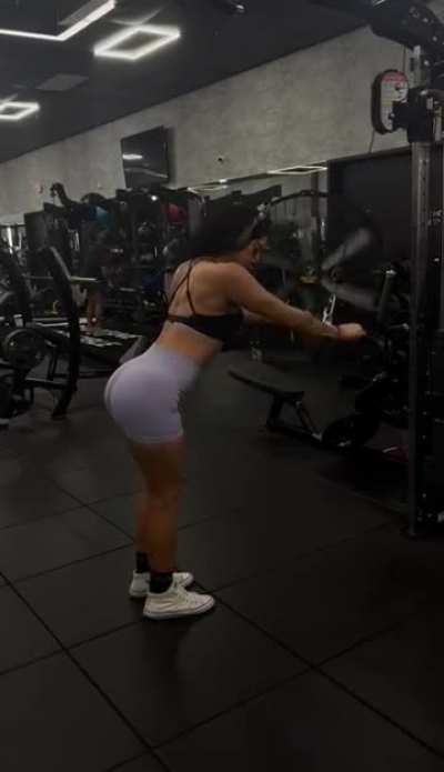 Warming up with Cable Pullovers for Back day 🔥