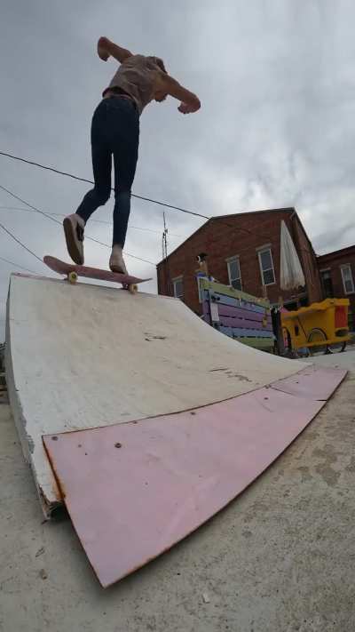 hoppin&rsquo; around on the quarter.