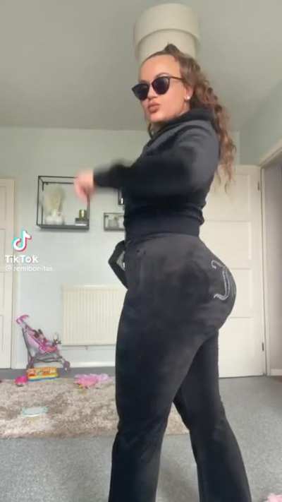Juicy 👀🍑