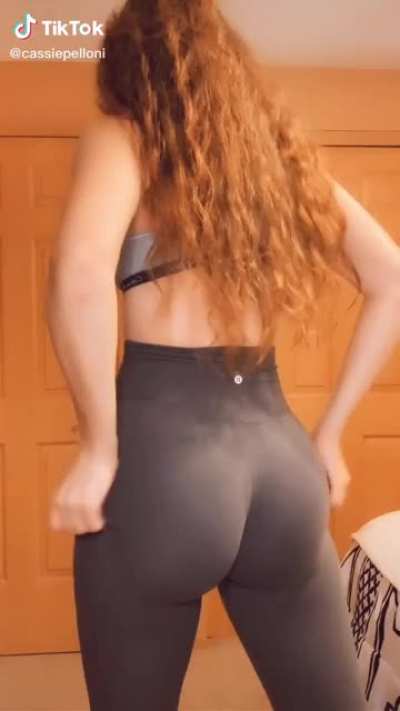 *adjusts leggings*