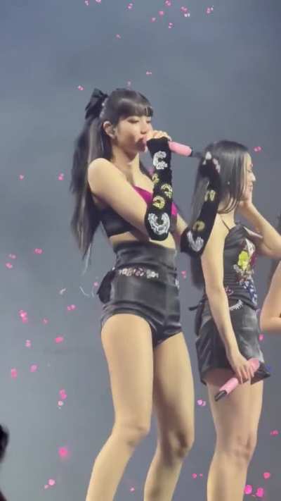 Go on lisa show us more skin 💦