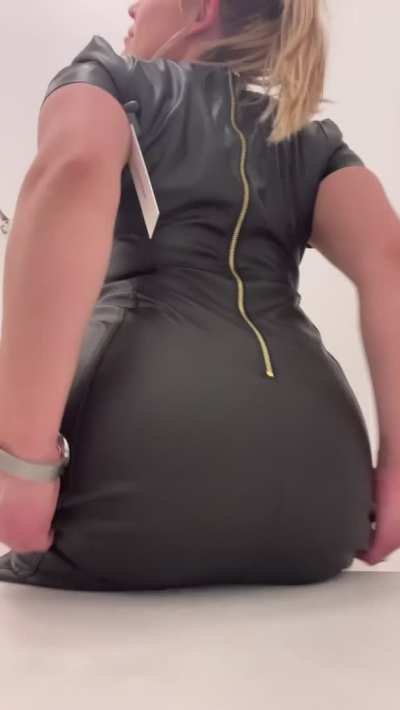 Let&rsquo;s see how leather looks on these curves