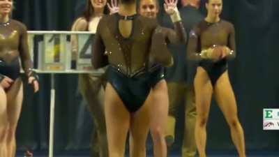 Western Michigan&rsquo;s girls are stacked‼️😳🥵🤎💛🤍🐴