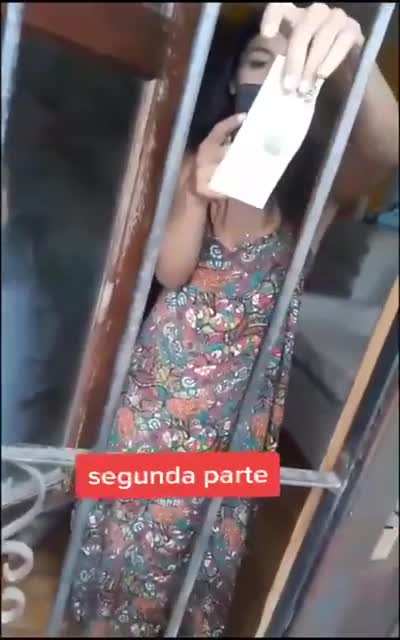 Se enojó con el delivery y llamó a la policía porque no tenía para darle un peso de vuelto: 