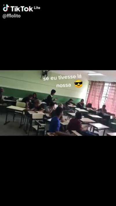Menino:sua sala e normal (obs:n&atilde;o achei o video original ent&atilde;o ficou esse texto;-;)
