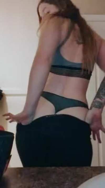 Come stretch my tight ass [GIF]