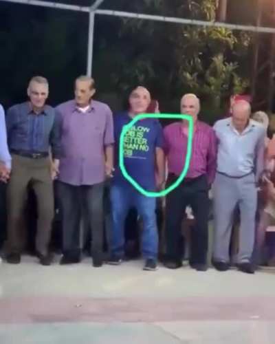 Moruk baskılı tiş&ouml;rt giyiyorum stilim bu yha ne ingilizce &ouml;ğrenmek mi boş şeylere harcayacak vaktim yok
