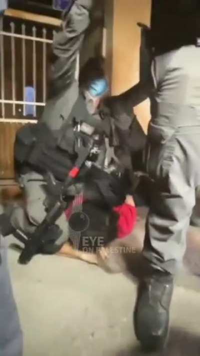 Palestine || An israeli soldier pressing his knee on a Omar's neck, a Palestinian man from Jerusalem, and he screams saying "I can't breath, you [to the IOF] are suffocating me". [ By @muna.kurd15 ]