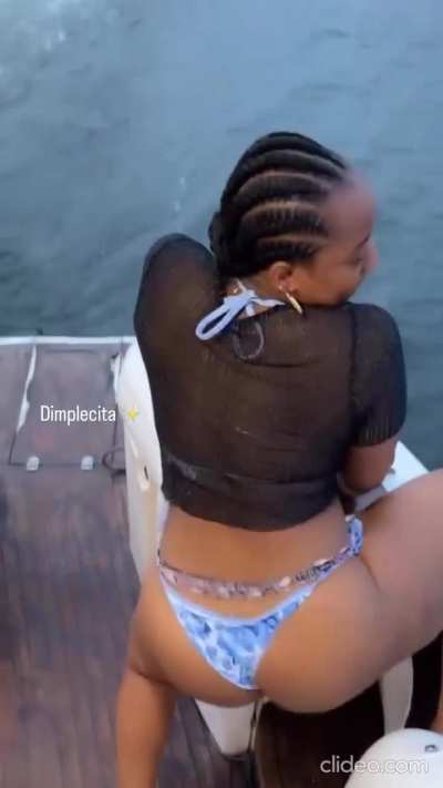 💙💙💙🤍🍑🤍💙💙💙