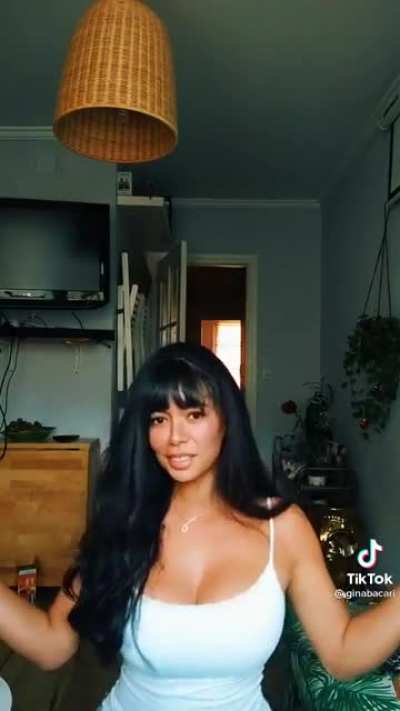 Oooff she's got that "Mommy" vibe