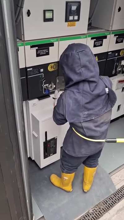 Electrical rescue hook
