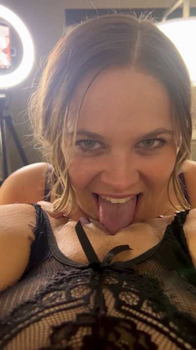 Oh how I&rsquo;ve missed the taste of pussy 🤤