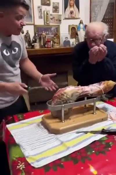 Italian grandpa can’t stand how grandson cuts prosciutto 
