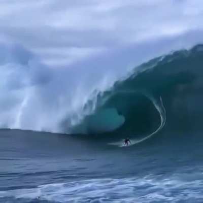 Kauli Vaast surfing at Teahupo'o